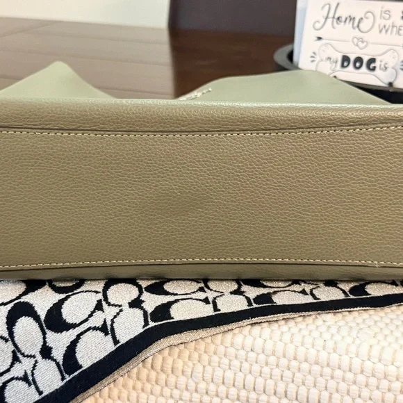 Coach Forest Green Bucket Bag w/Wallet - Picture 12 of 12